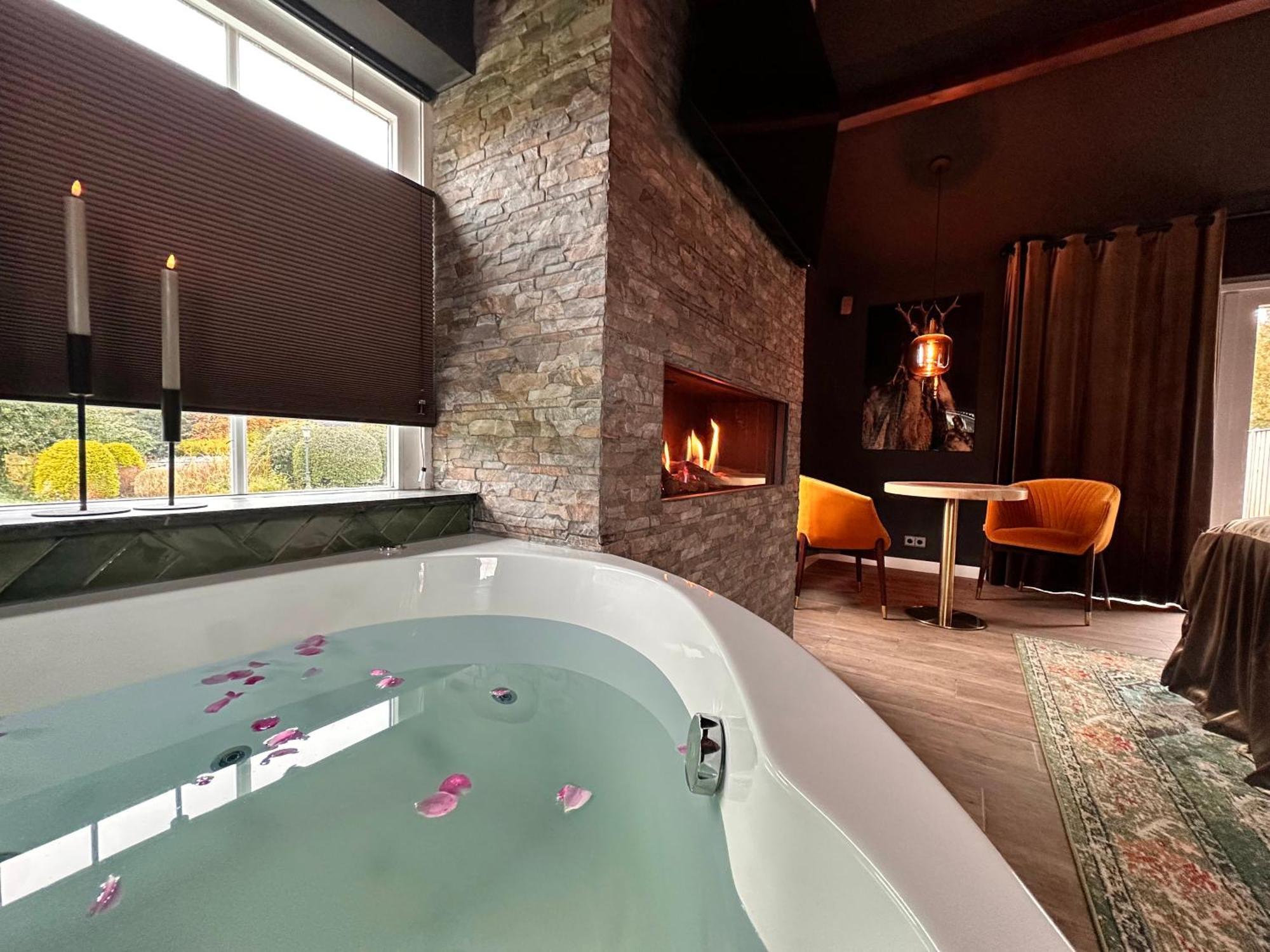 Wellness Tuin - Ultieme Partner Beleving - St Hubertus Suite Met Jacuzzi ,Openhaard, Prive Hottub En Prive Sauna In Jachthut Stijl Horst Εξωτερικό φωτογραφία
