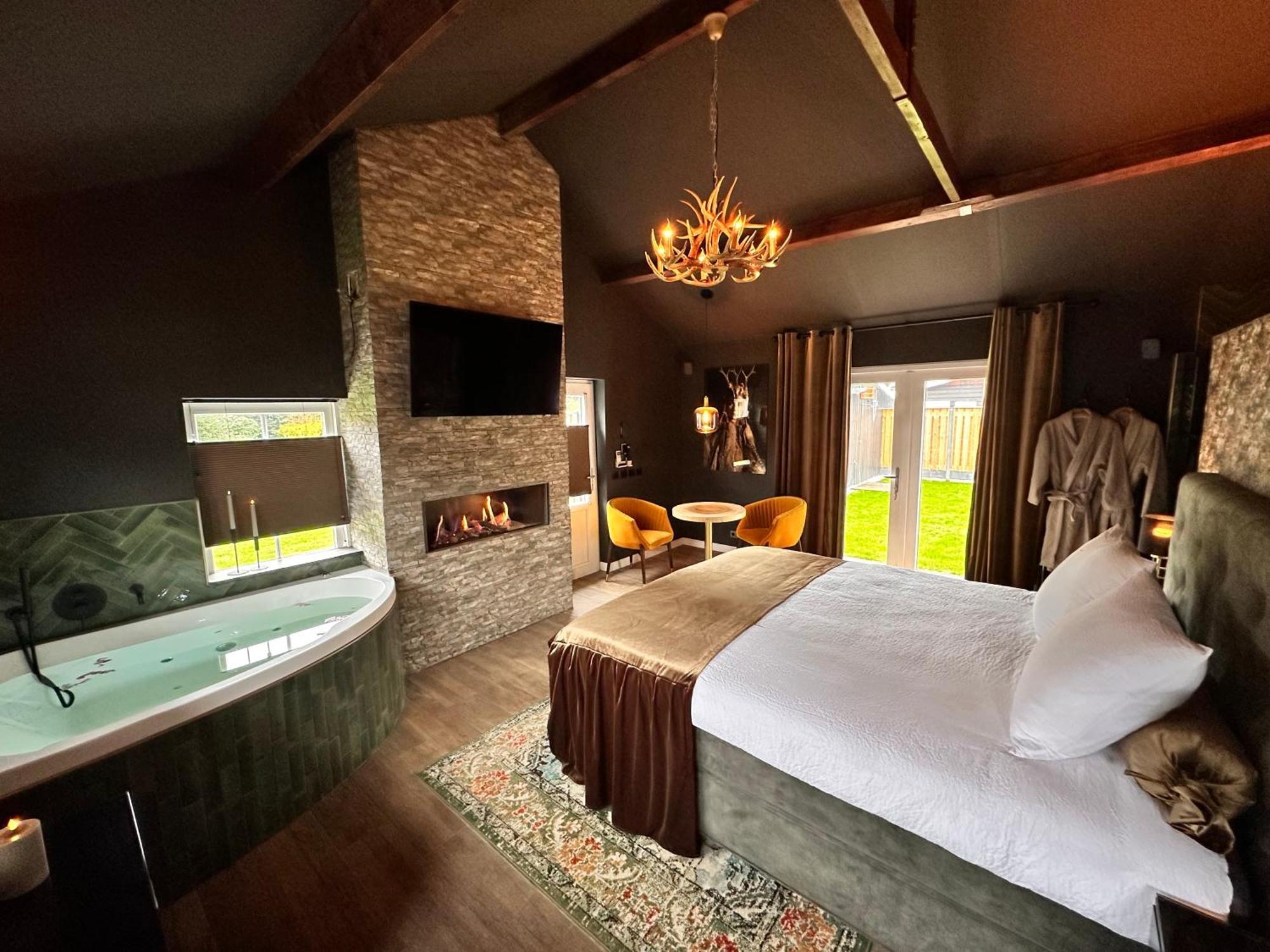 Wellness Tuin - Ultieme Partner Beleving - St Hubertus Suite Met Jacuzzi ,Openhaard, Prive Hottub En Prive Sauna In Jachthut Stijl Horst Εξωτερικό φωτογραφία