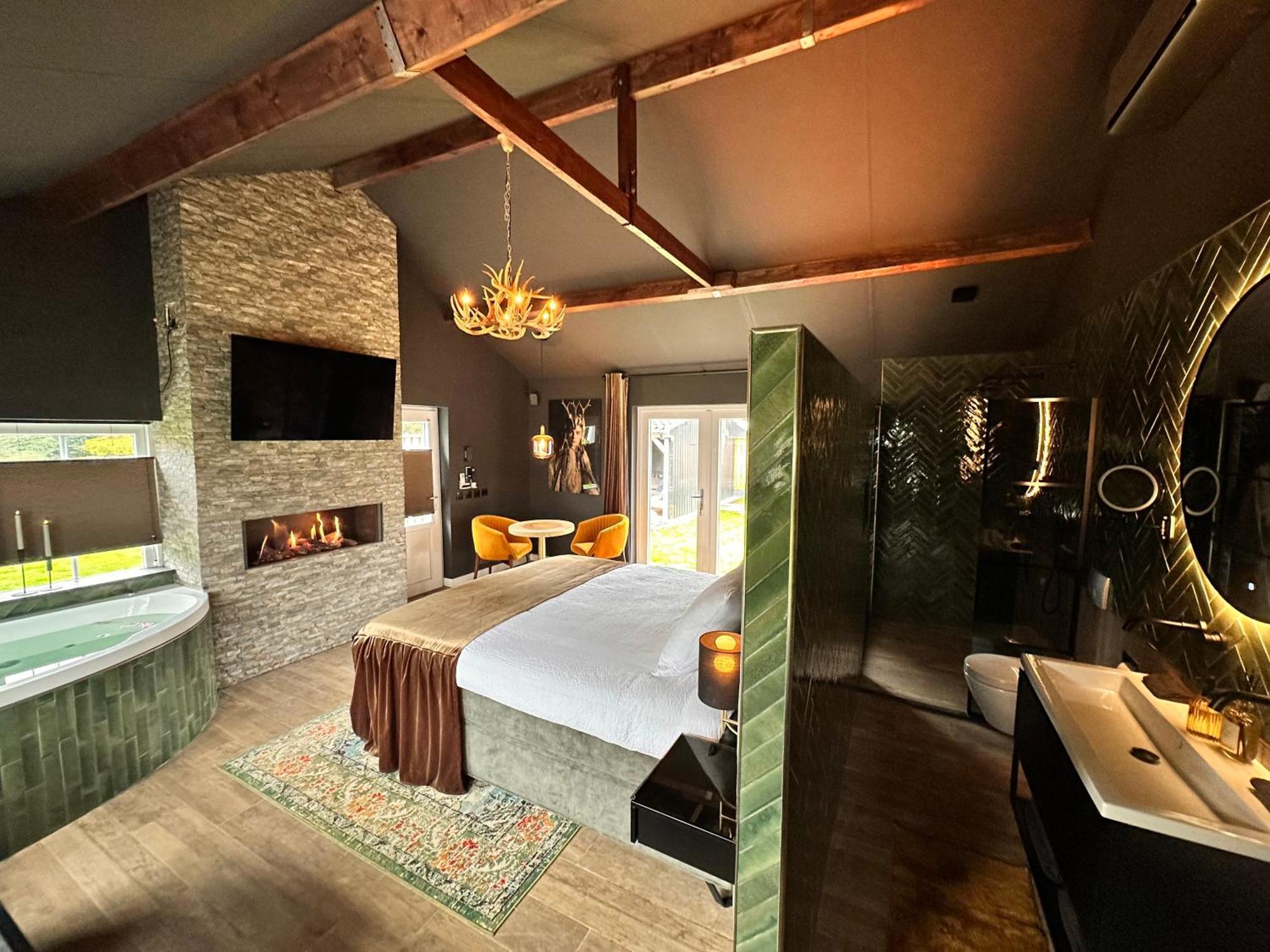 Wellness Tuin - Ultieme Partner Beleving - St Hubertus Suite Met Jacuzzi ,Openhaard, Prive Hottub En Prive Sauna In Jachthut Stijl Horst Εξωτερικό φωτογραφία
