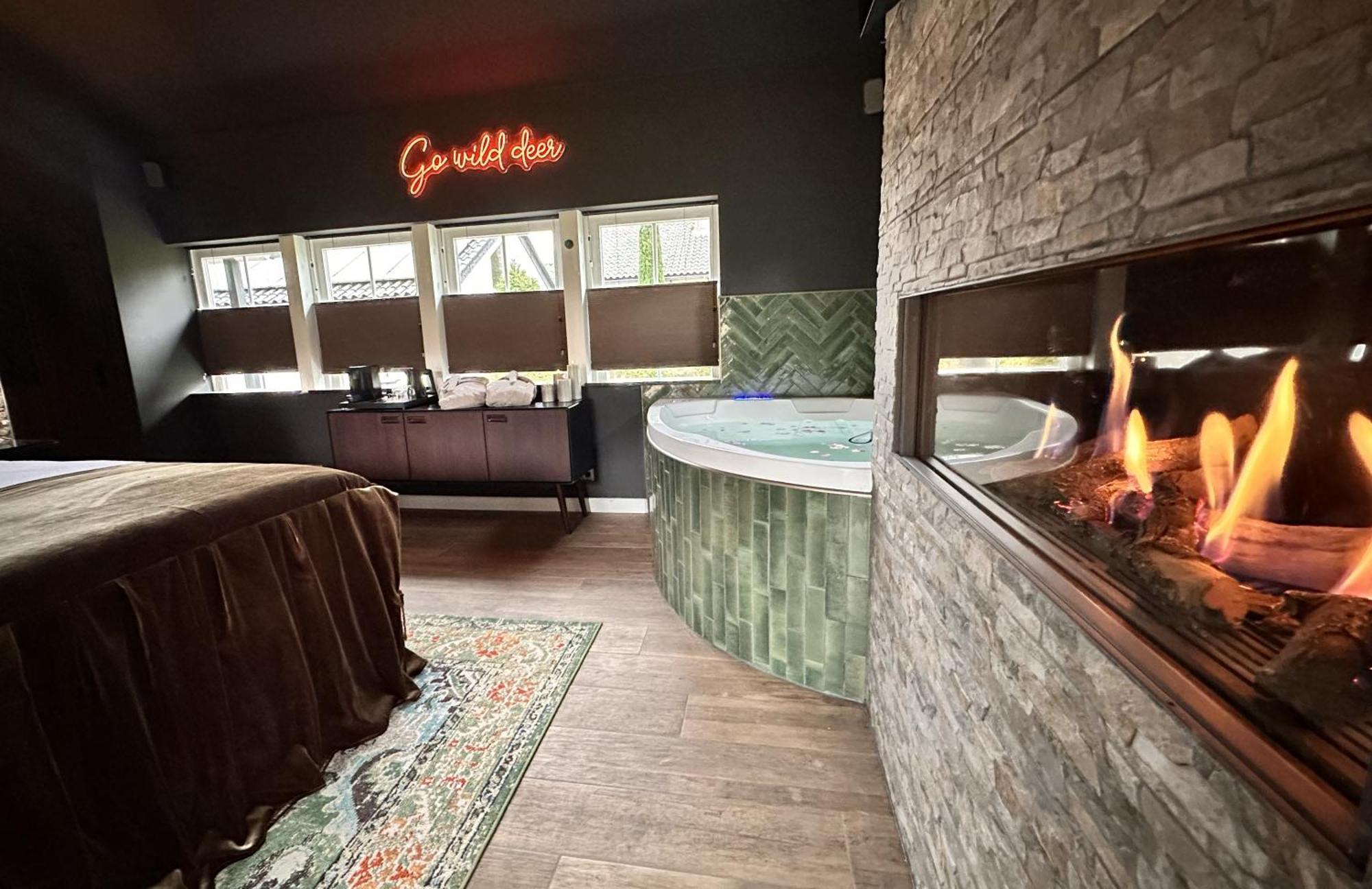 Wellness Tuin - Ultieme Partner Beleving - St Hubertus Suite Met Jacuzzi ,Openhaard, Prive Hottub En Prive Sauna In Jachthut Stijl Horst Εξωτερικό φωτογραφία